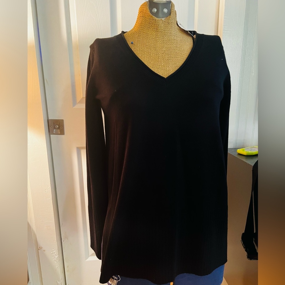 Classic V-Neck Long Sleeve Top - Black